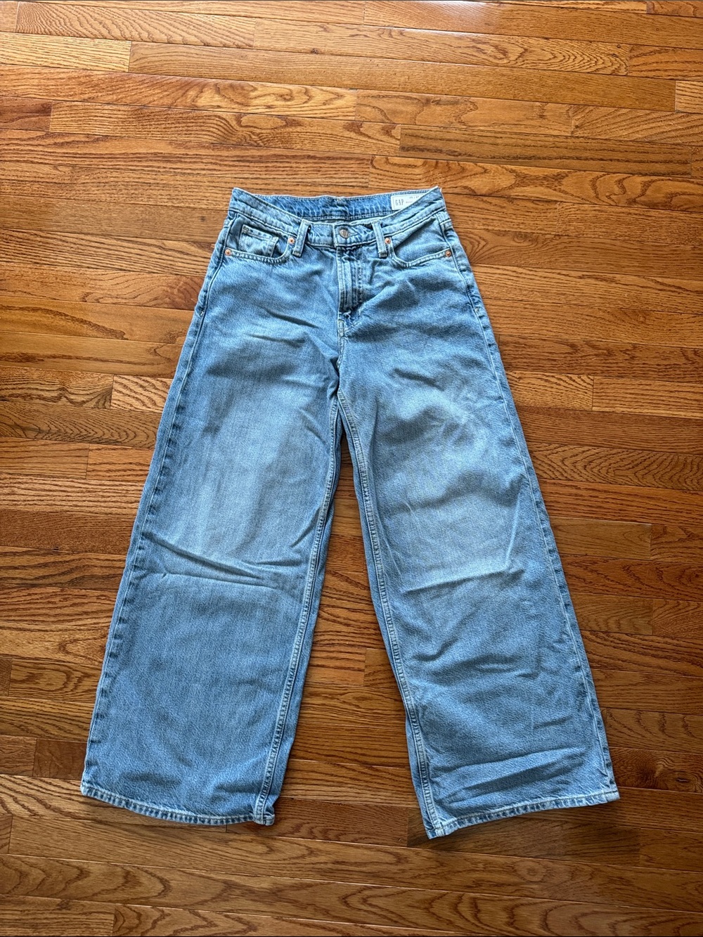 GAP mid rise Relaxed Jeans in Light Blue Denim